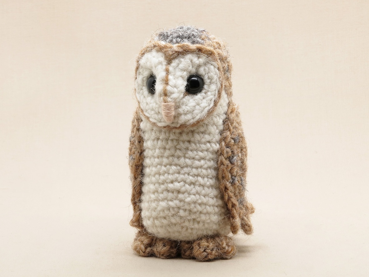 realistic barn owl pattern
